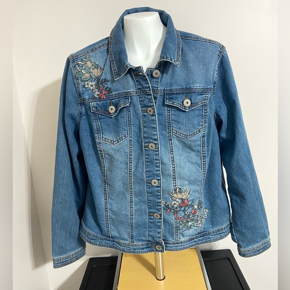 Christopher & Banks Women’s Embroidered Light Blue Denim Jacket Size XLP